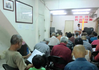 下午時分，爸爸牽著5歲的小朋友走進恩友中心，一臉尷尬的問我：「可以來這邊吃飯嗎？」