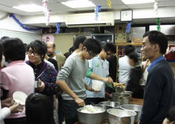 台北板橋竟出現年輕街友，不僅里民視而不見，流浪到中壢後，才有人介入關心！