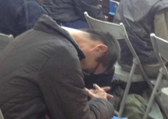 阿和在幾個月前因為腦中風導致左手無法施力，這樣的狀況讓他無法正常的工作