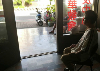 他們叫他阿冊。是恩友中心安置在中華恩友的一個個案。