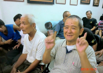 喜歡他的開朗，喜歡他面對人生低潮也帶著喜樂的心。