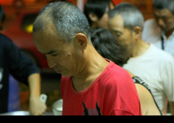 孝哥兩夫妻最近租了雅房，不再當漂泊府城的街友。