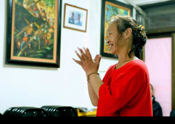 大姊剛來台南恩友中心不久，一切都還不能適應，常抱怨供餐前的敬拜時間太長