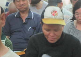 看不懂沒關係，翻開聖經就會平安，我們要感謝耶穌，因為祂，我們一家才不會餓肚子...