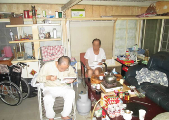 他們父子是恩友中心在七股地區的關懷戶。