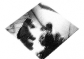 一個下榻在東豐地下道的街友「一哥」(化名)，總是背著大背包來聽講。