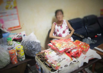 第一次探訪阿姨的時候，是秋葉落盡，寒冬到來的傍晚