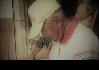 獨子意外去世,媳婦遠離而去。兩夫妻非但老無所養，還得扶養遺留下來的孫子。