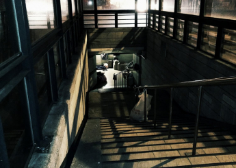 那一年，他在地下道第一次遇到寒流來襲。