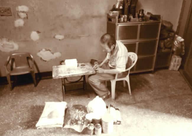 天賜的身體越來越差了,今天去送物資,他的頭垂地幾乎抬不起來.