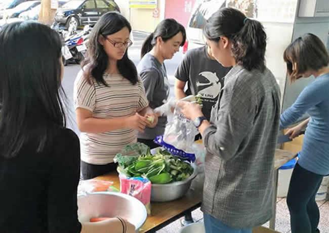 感謝顧明翰弟兄號召青年學子  來恩友中心服事 