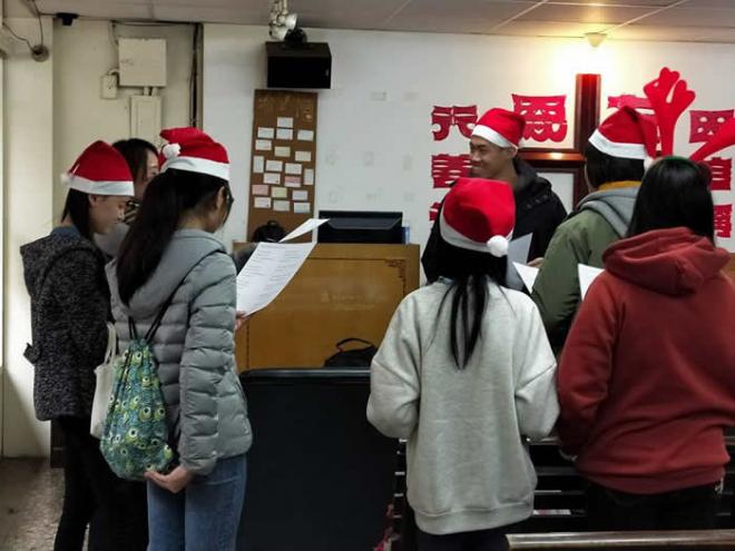 感謝 東海靈糧堂青少年 來到台中恩友中心服事