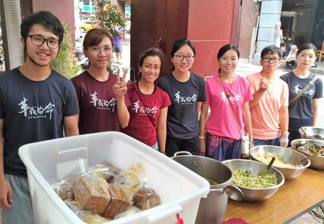 來自香港建道神學院的同學們，前來 台北恩友中心 參訪