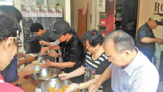 感謝來自國外的朋友 參與供餐志工