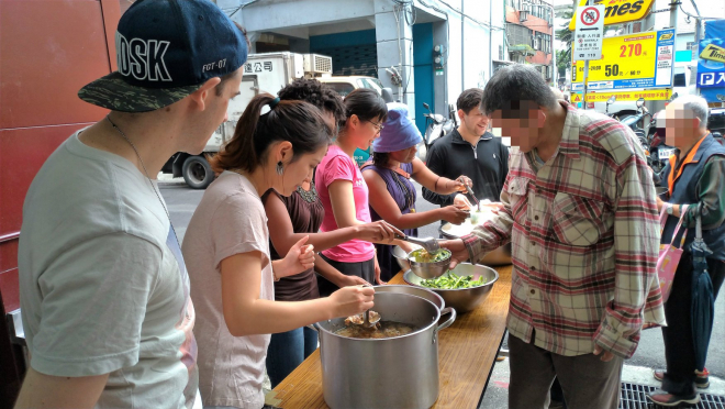 Salt Ministry 團體  協助台北恩友中心共餐