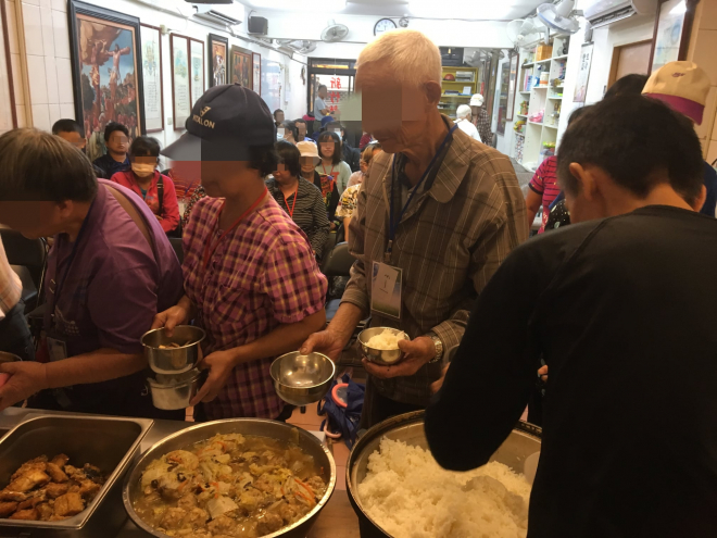 新竹恩友中心 聚會共餐並分送物資