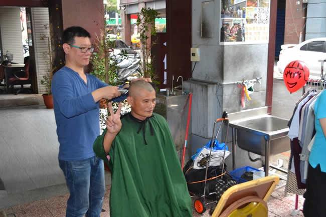 2016年五月21日有【康和行道會】的兄姊們再度來到台北恩友中心關懷大家