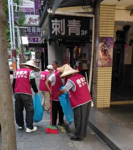台南中華恩友中心，永康恩友中心社區打掃服事，回饋社會各界對恩友中心的支持與疼惜。