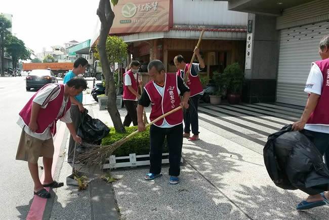 台南中華恩友中心，永康恩友中心社區打掃服事，回饋社會各界對恩友中心的支持與疼惜。