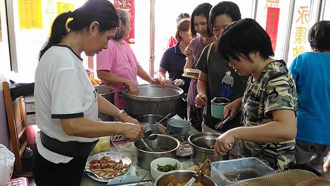感謝富強教會媽媽小組 到永康恩友中心關懷