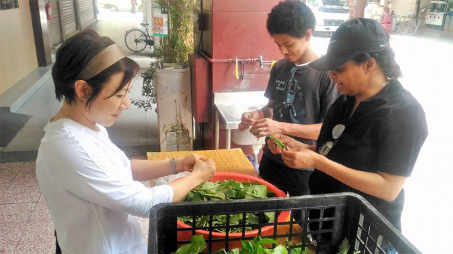 感謝來自國外的朋友 參與供餐志工