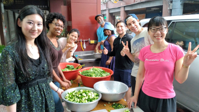 Salt Ministry 團體  協助台北恩友中心共餐