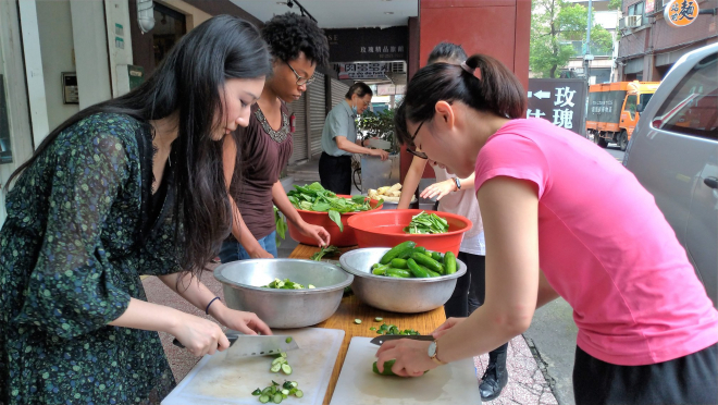 Salt Ministry 團體  協助台北恩友中心共餐