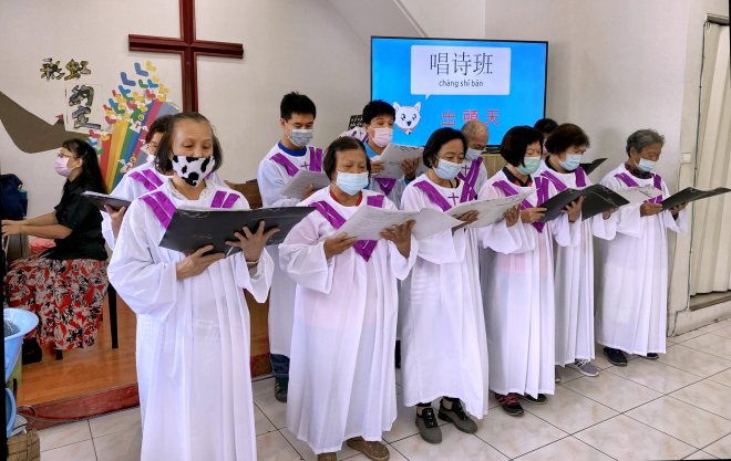 前鎮恩友中心 主日聚會並分送物資