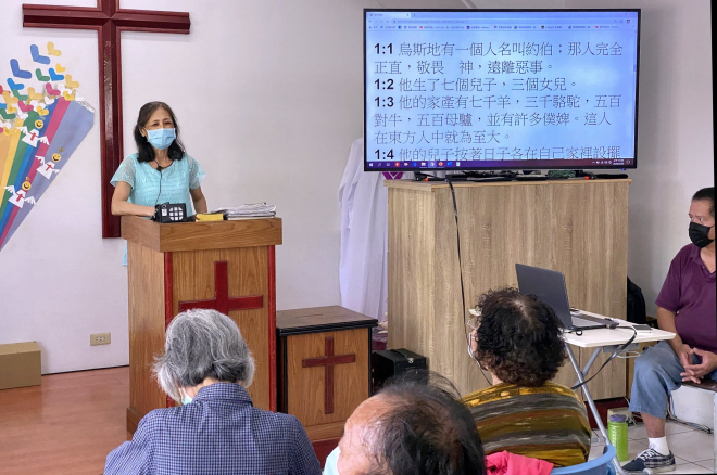 前鎮恩友中心 主日聚會並分送物資