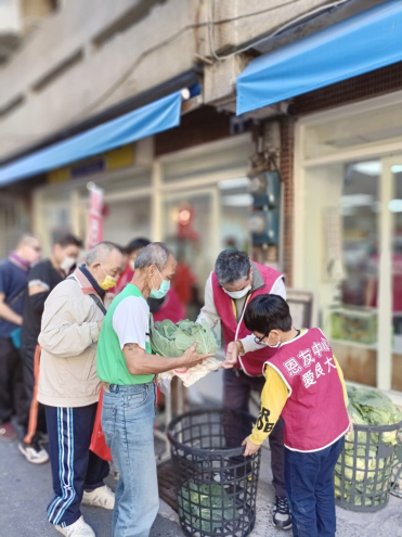 感謝 信義鄉牧師 捐贈150顆高山高麗菜