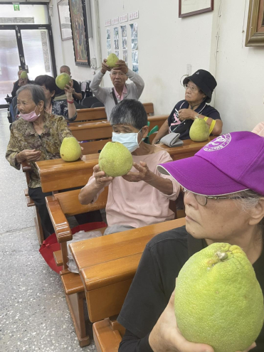 南港恩友中心共餐及分送物資