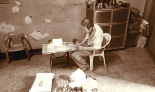 天賜的身體越來越差了,今天去送物資,他的頭垂地幾乎抬不起來.