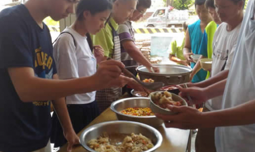 感謝港明高中的同學來擔任志工 